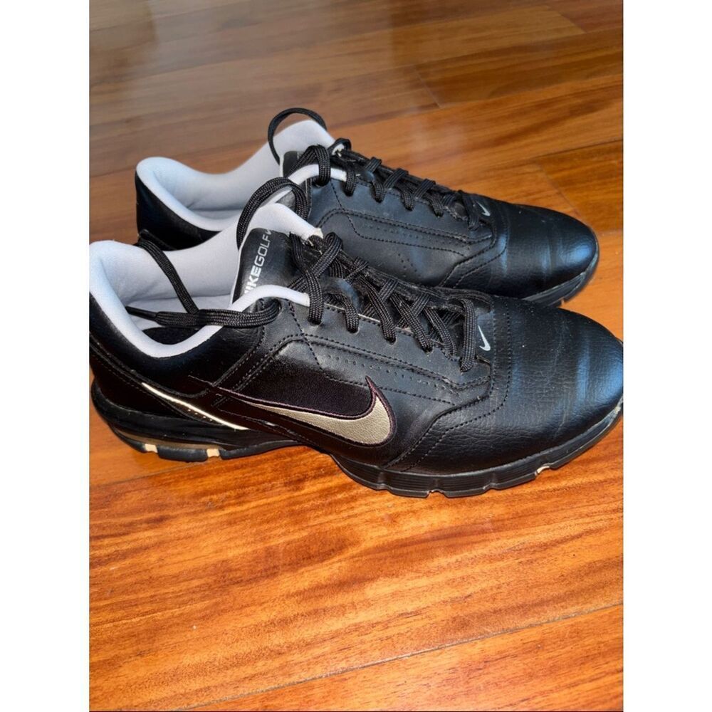 Nike Men’s Black Athletic Golf Shoes with Metallic Swoosh size 8